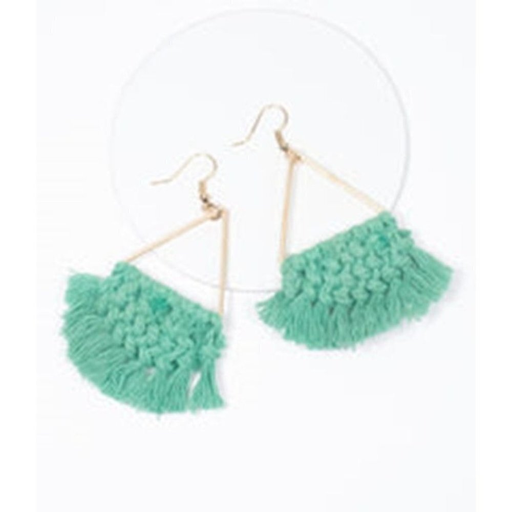 NWT Boho 1970s Green Macrame Drop Earrings